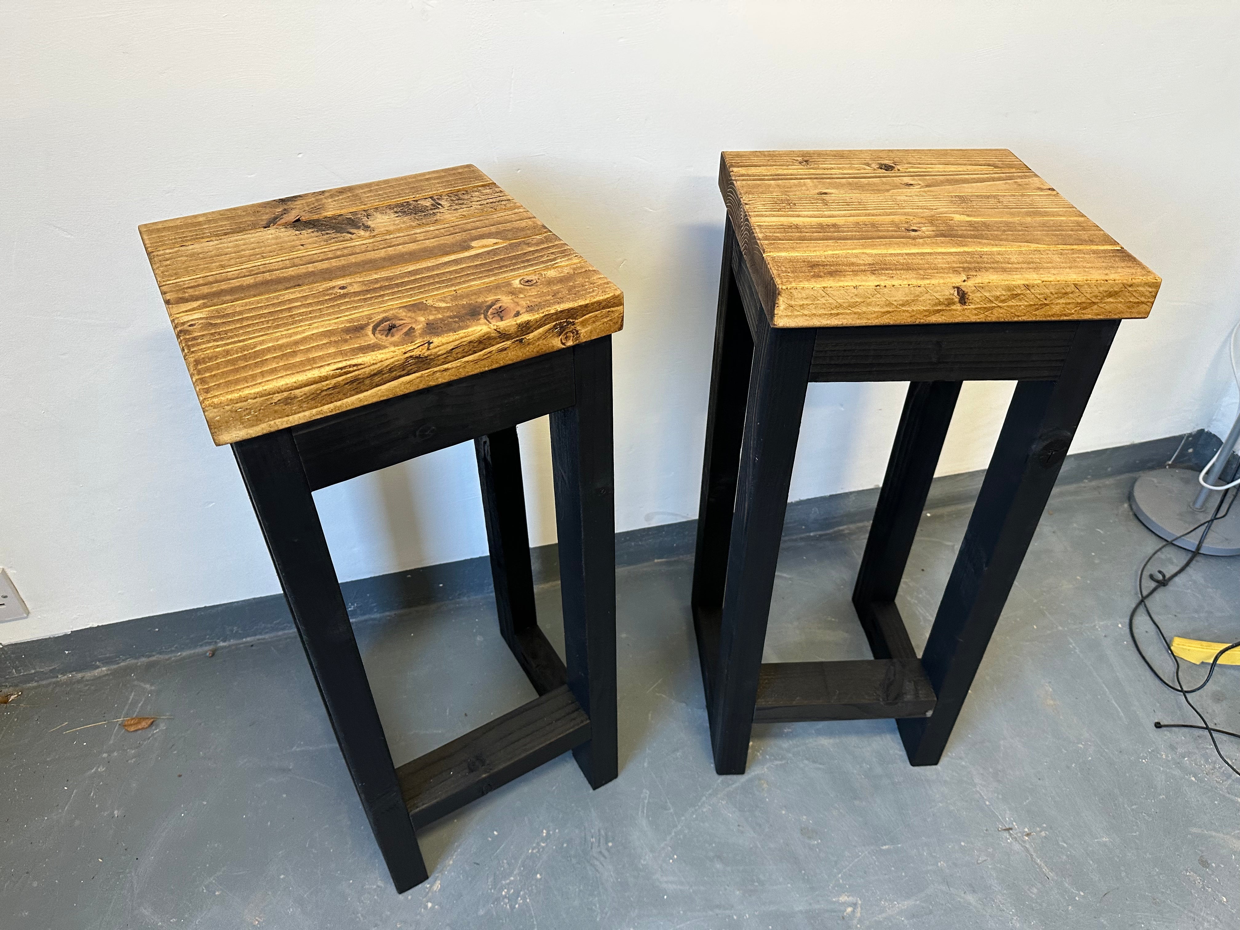 2er Set handgefertigte Barhocker im Industriestil