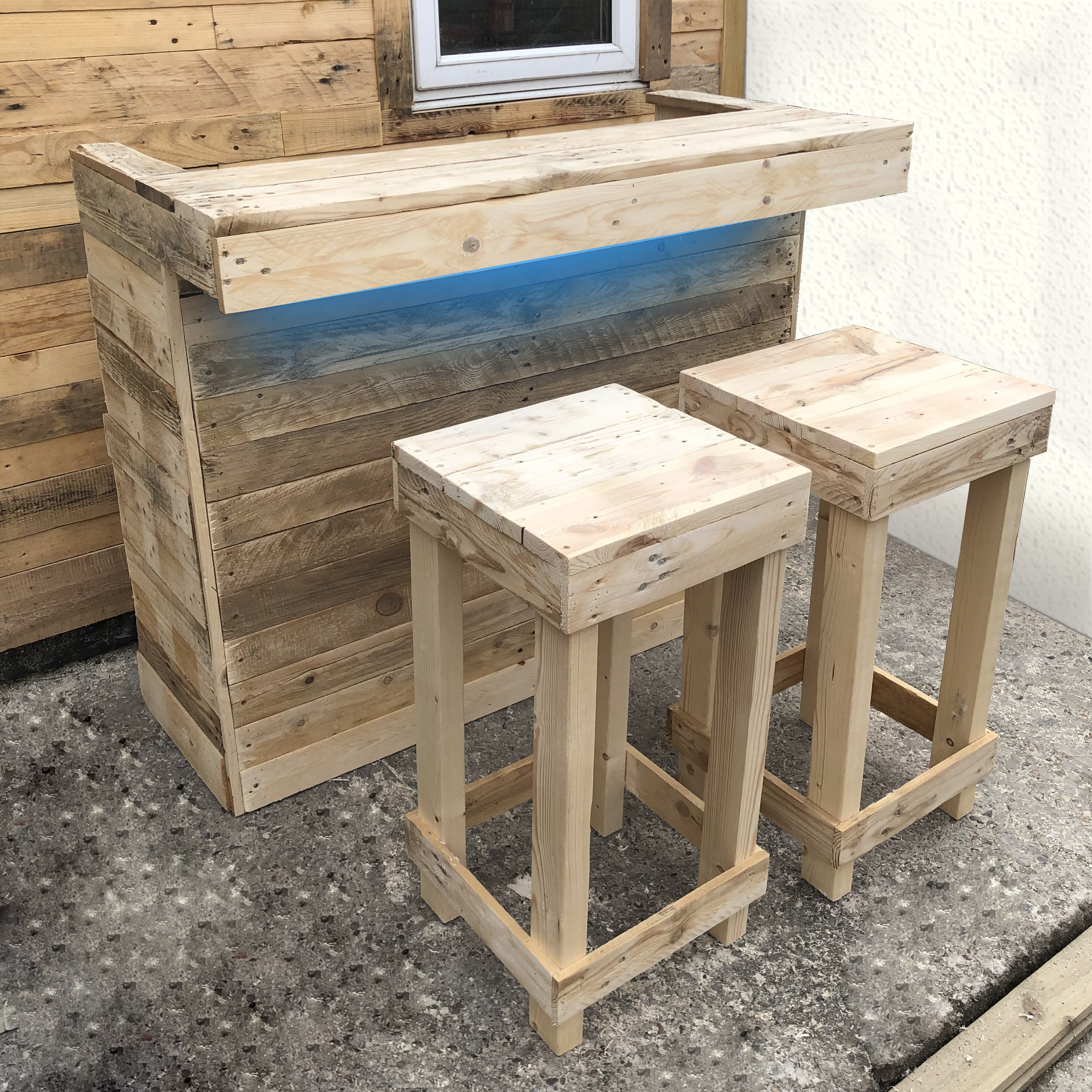 Rustic Wooden Bar & Bar Stools Set - Includes LED's-Bar Table-ReclaimedBarware-PorterBars