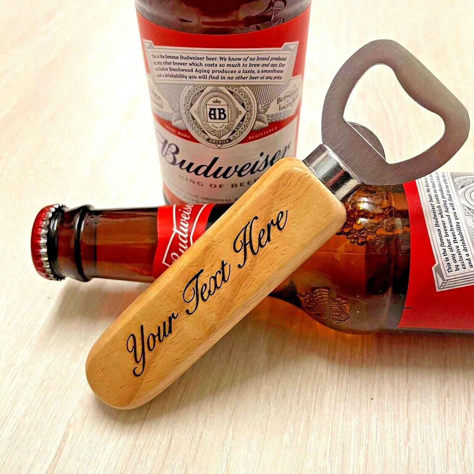 Personalisierter Flaschenöffner aus Holz