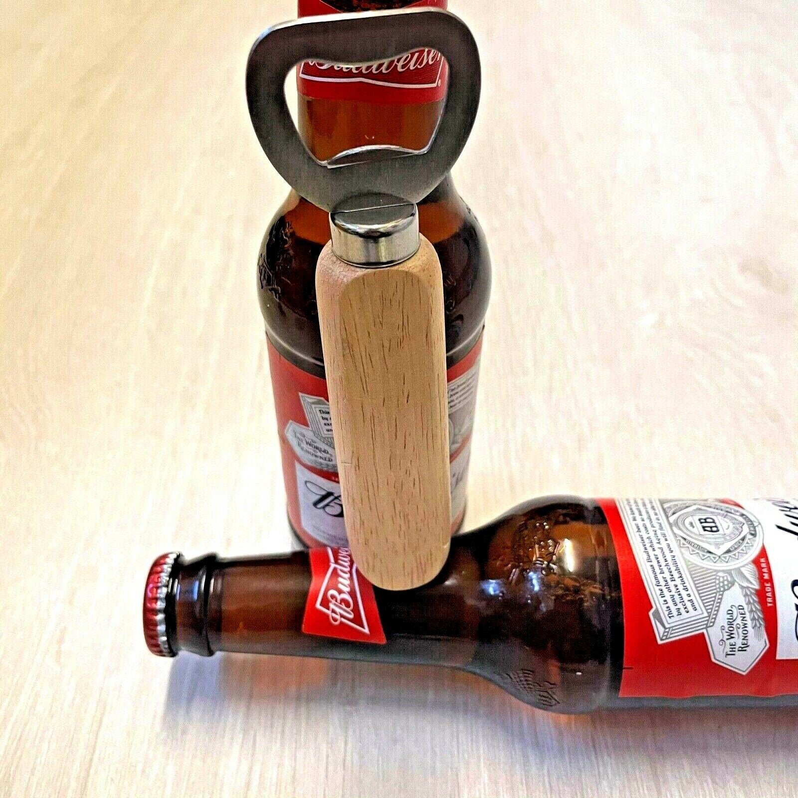 Personalisierter Flaschenöffner aus Holz